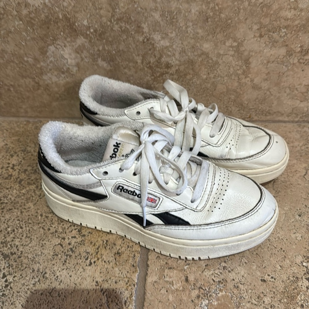 Reebok Women’s 6.5 White Sneakers EUC Nordstrom